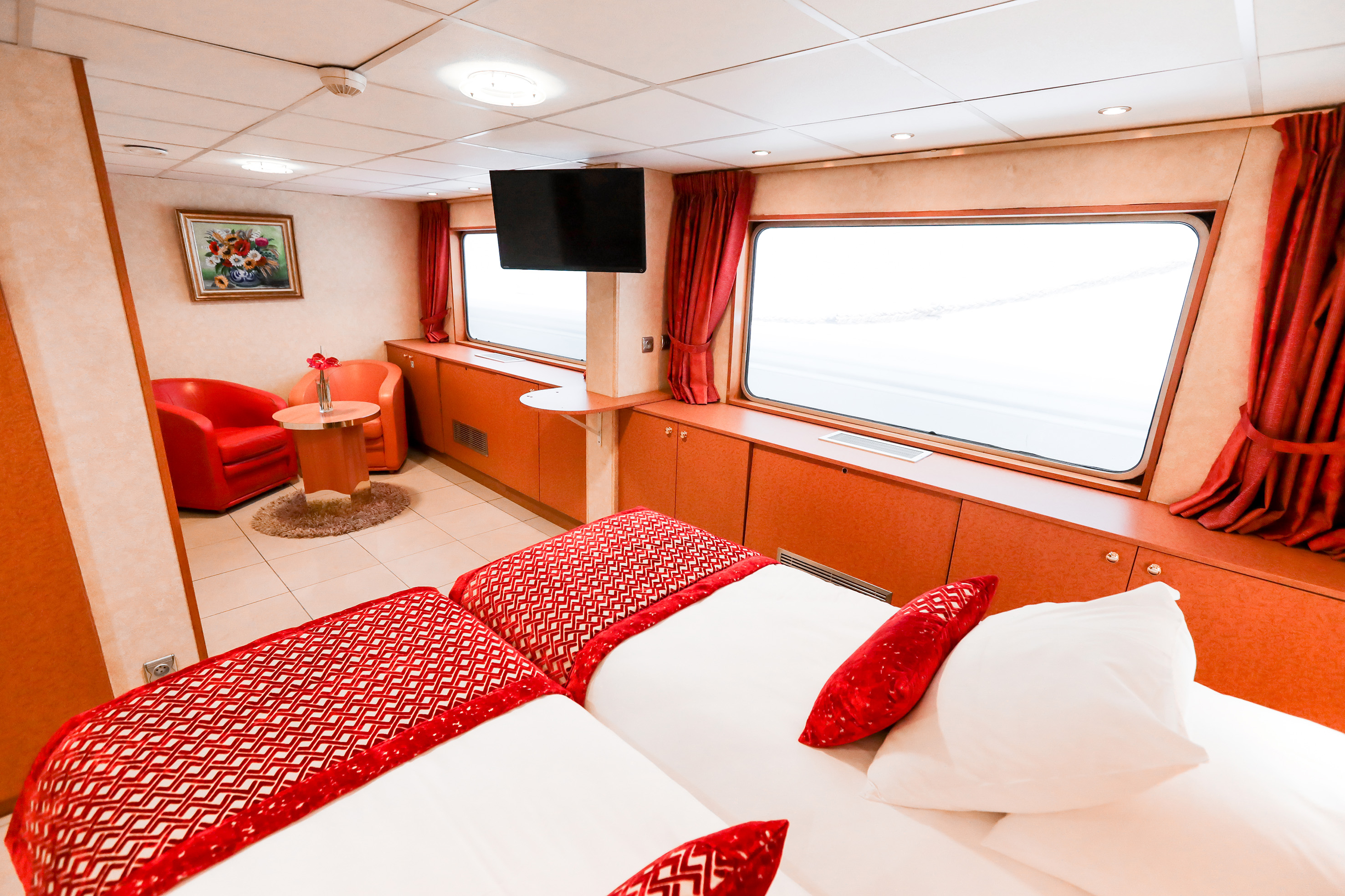 CroisiEurope MS Rhone Princess Suite 1.jpg